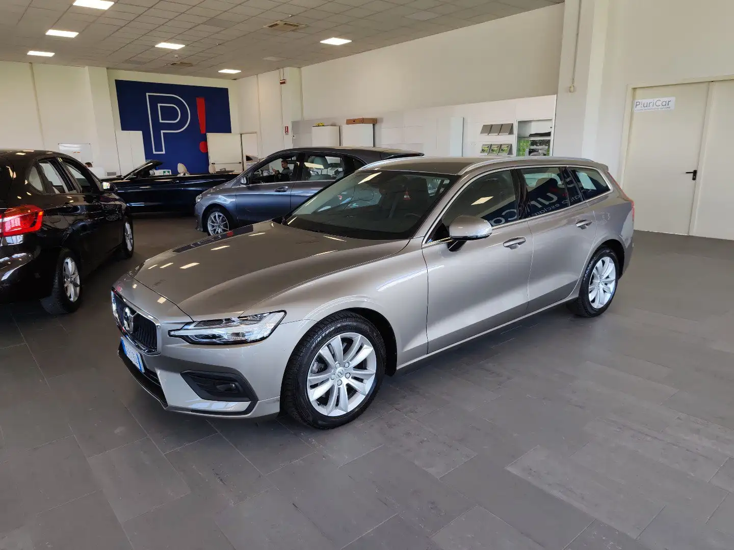 Volvo V60 B4 (d) Geartronic Momentum Pro Navi Adapt.Cruise Grigio - 1