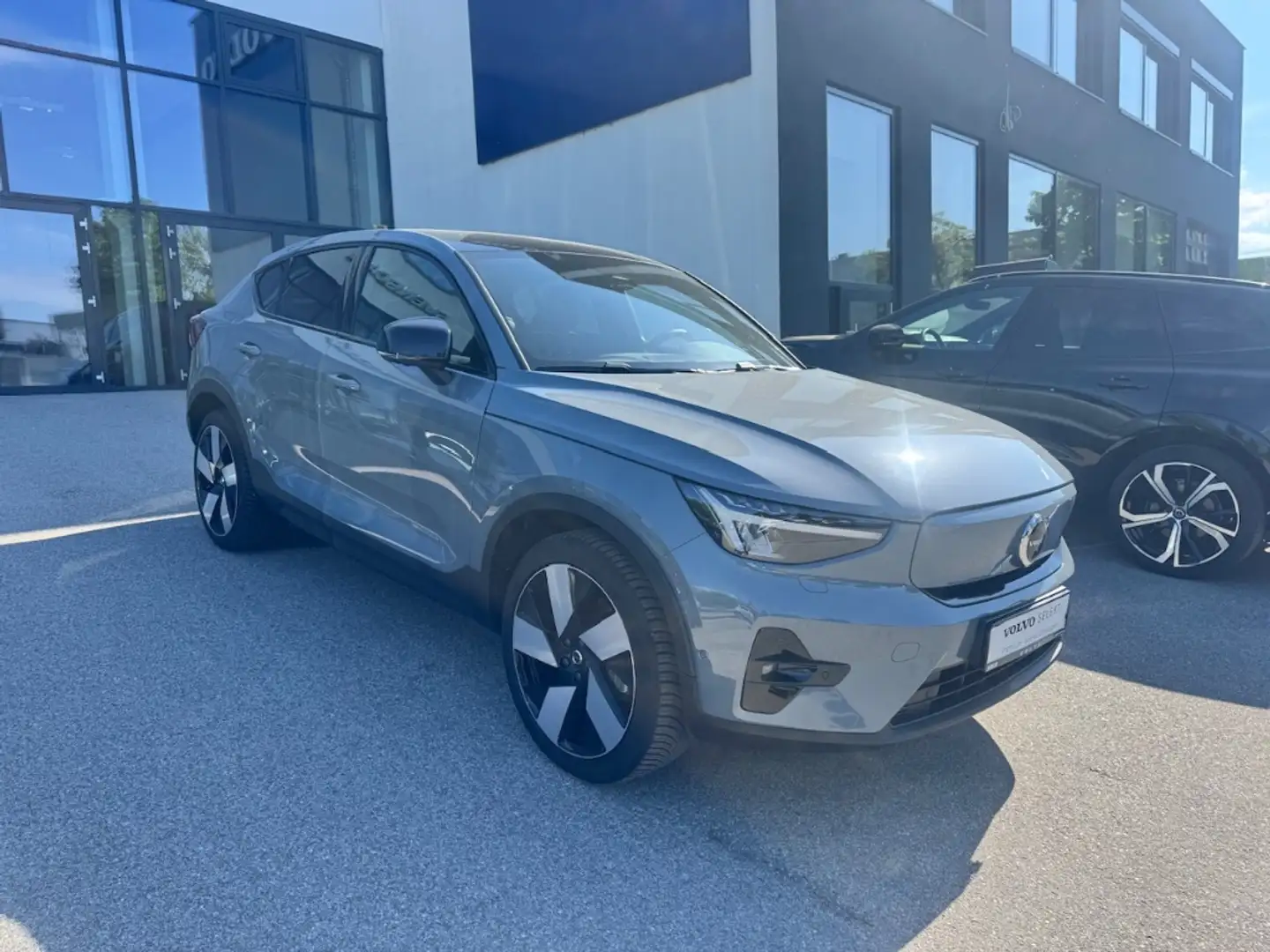 Volvo C40 Ultimate Recharge Pure Electric StandHZG Panorama Grau - 2