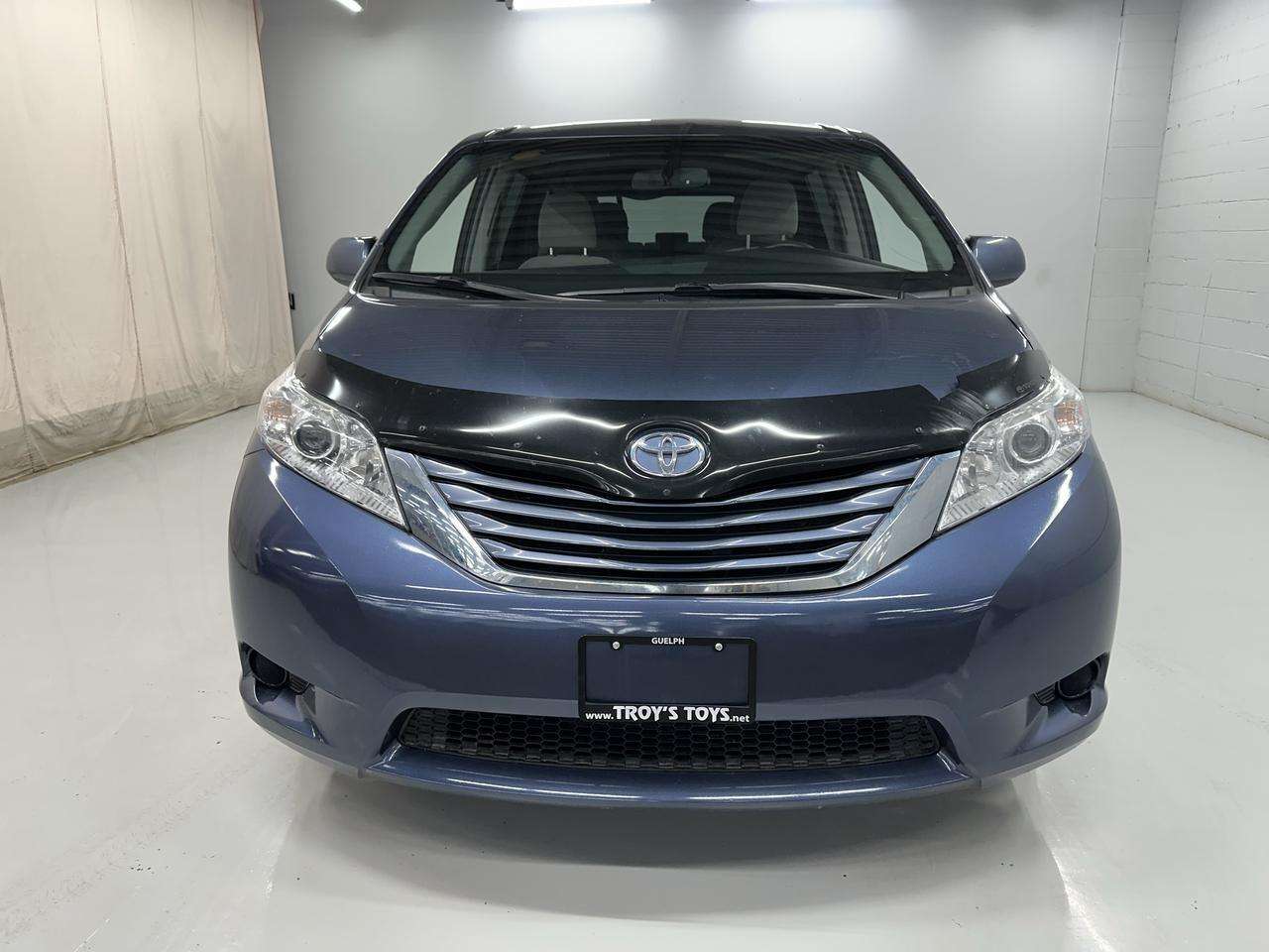 2017 Toyota Sienna 5dr LE 7-Pass AWD — снимка 1