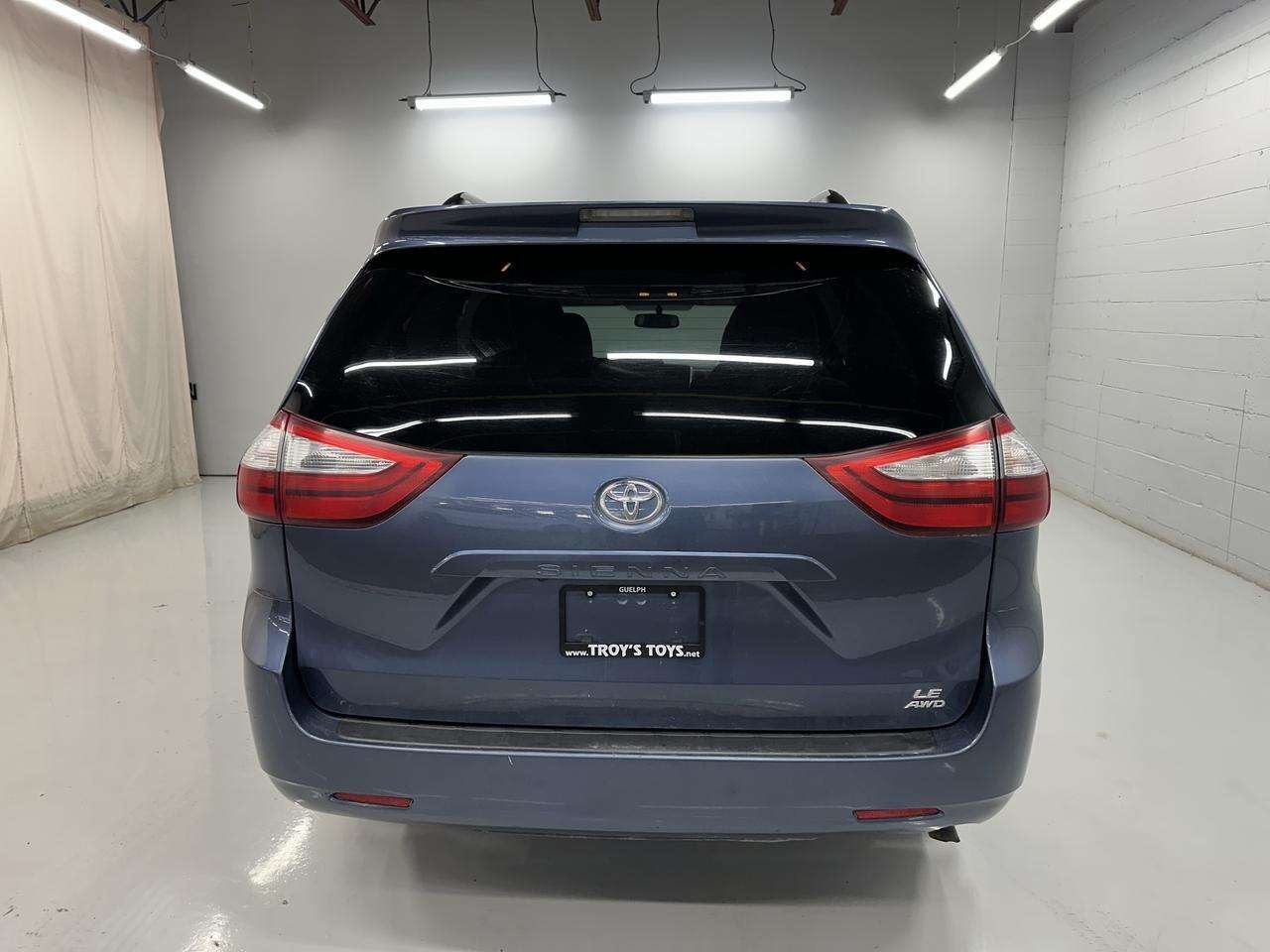 2017 Toyota Sienna 5dr LE 7-Pass AWD — снимка 1