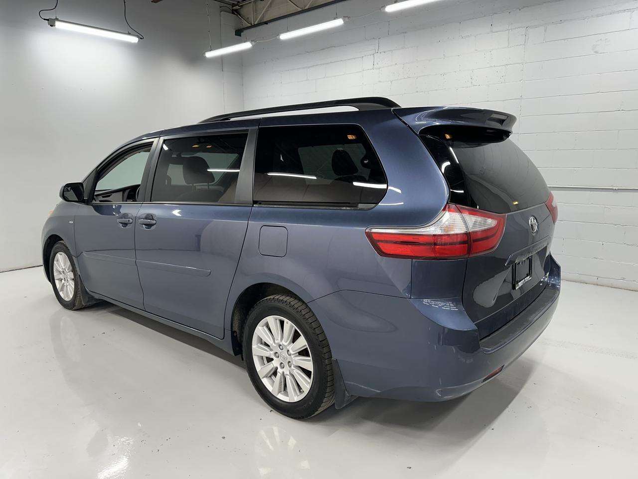 2017 Toyota Sienna 5dr LE 7-Pass AWD — снимка 1