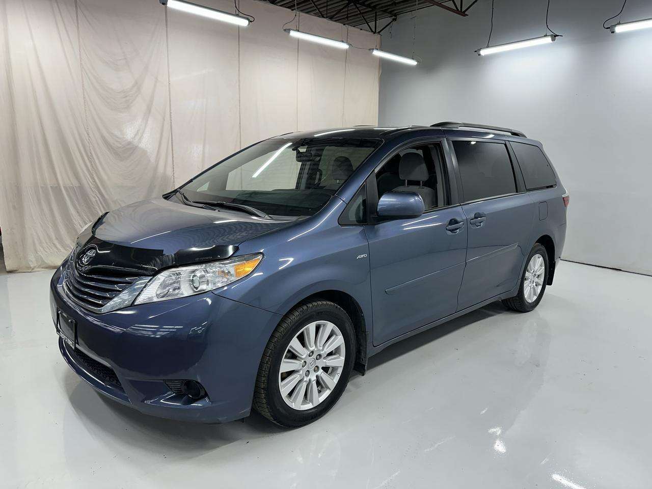 2017 Toyota Sienna 5dr LE 7-Pass AWD — снимка 1