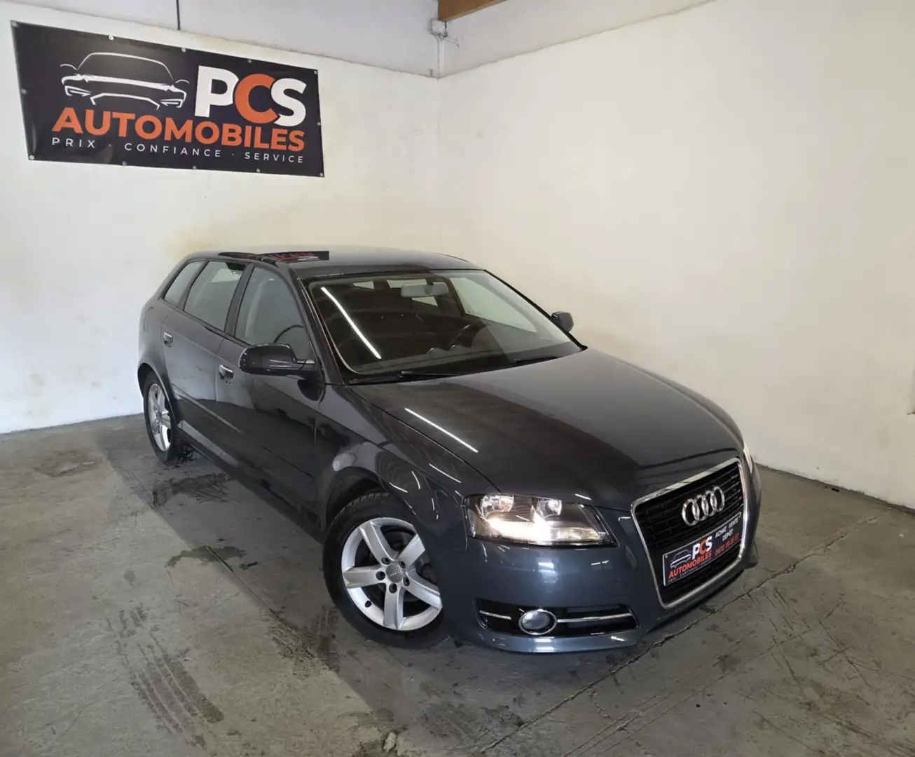 Audi A3 Sportback 1.6 TDi*JANTES ALU*CLIM*DISTRI OK*... Noir - 1