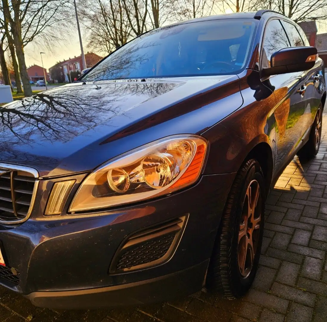 Volvo XC60 D3 Momentum Bleu - 2