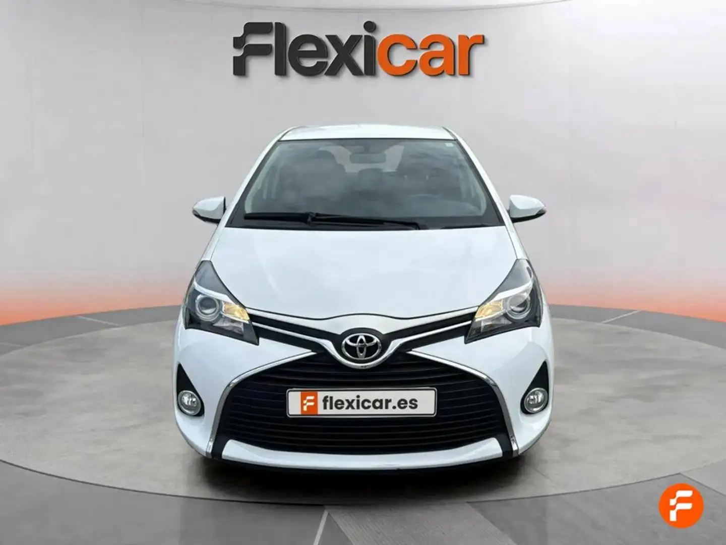 Toyota Yaris 1.3 Active Blanc - 2