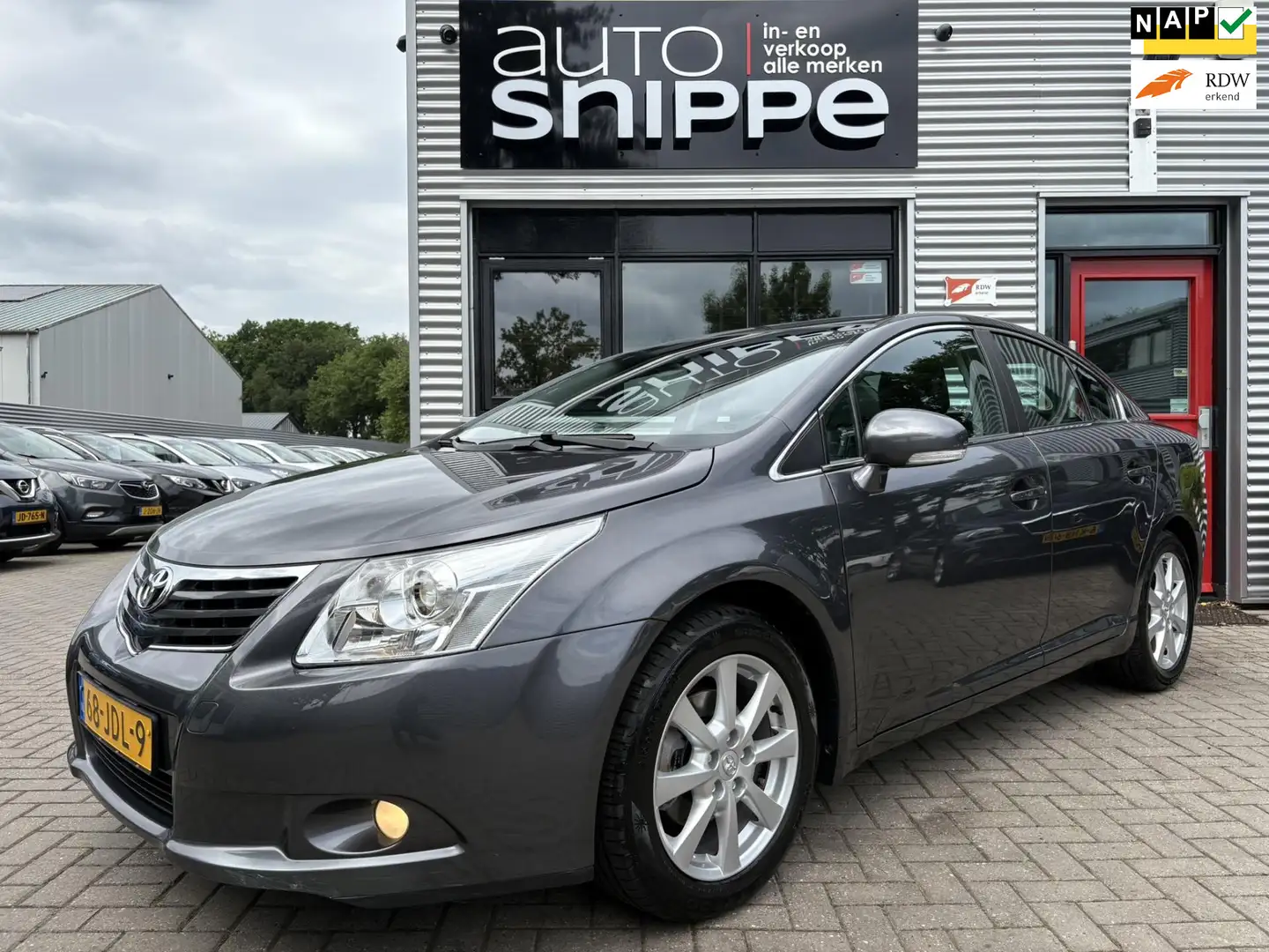 Toyota Avensis 2.0 VVTi Executive Business -VOLLEDER-STOELVERWARM Grijs - 1