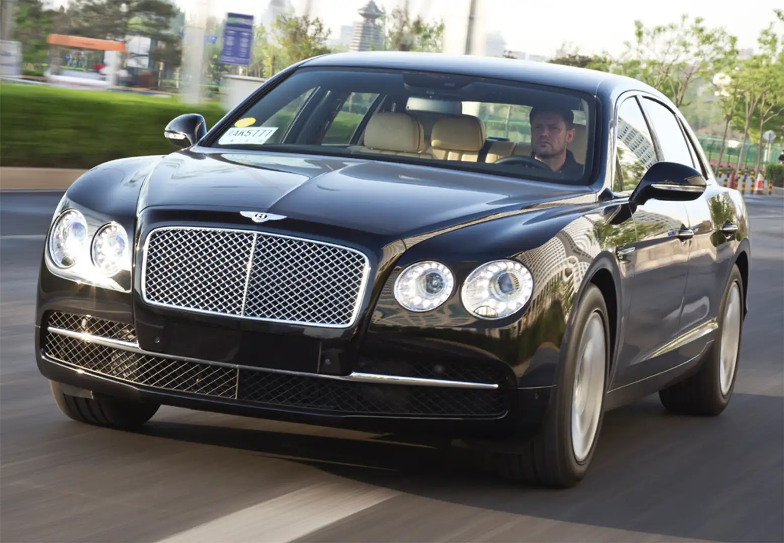 Bentley Flying Spur V8 Mulliner - 2