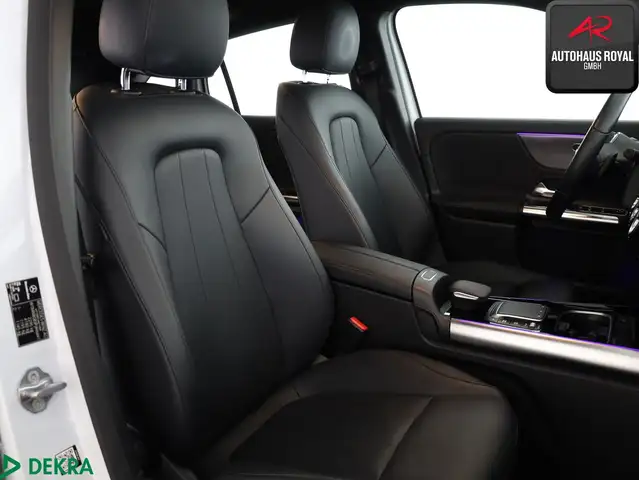 Mercedes-Benz GLA view 11