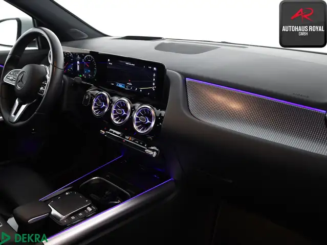 Mercedes-Benz GLA view 10