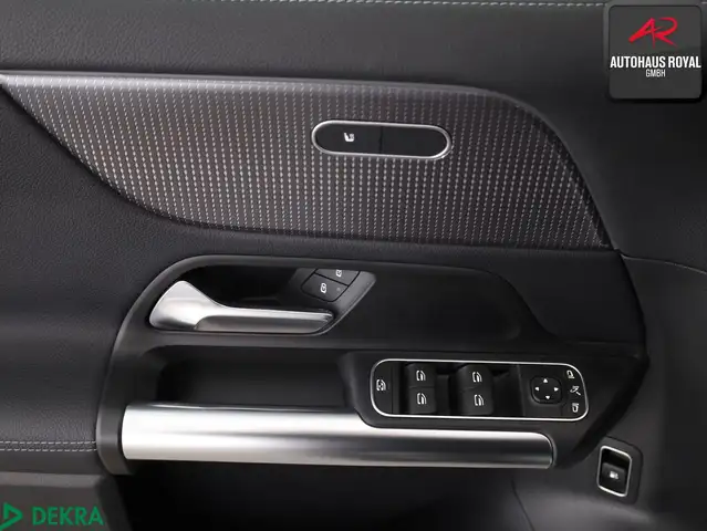 Mercedes-Benz GLA view 14