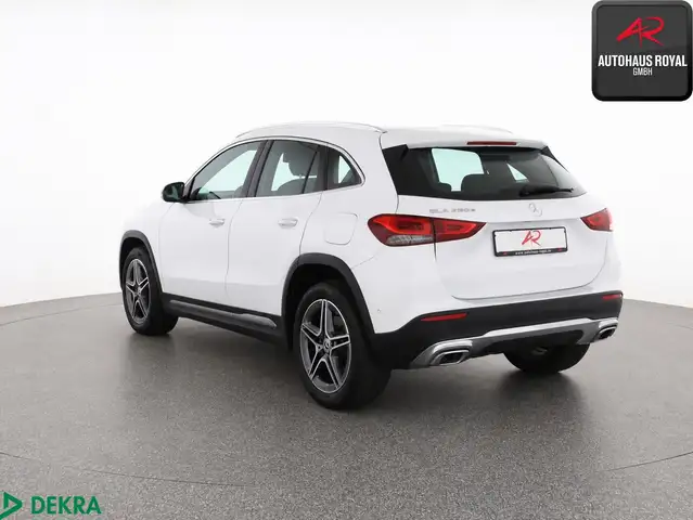Mercedes-Benz GLA view 3