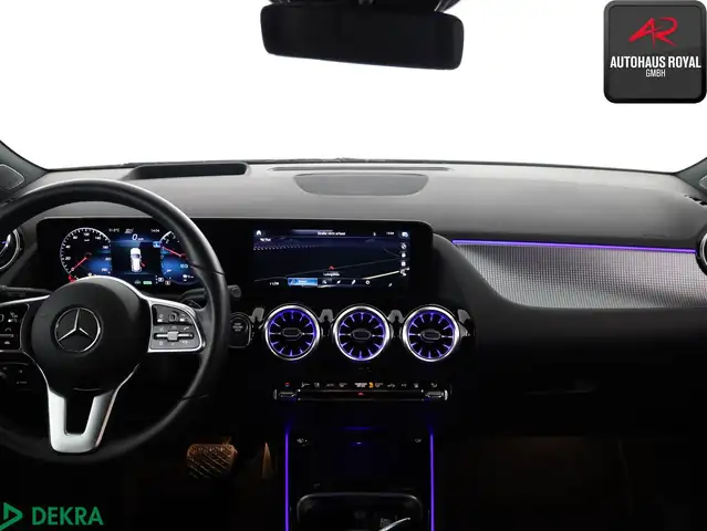 Mercedes-Benz GLA view 9