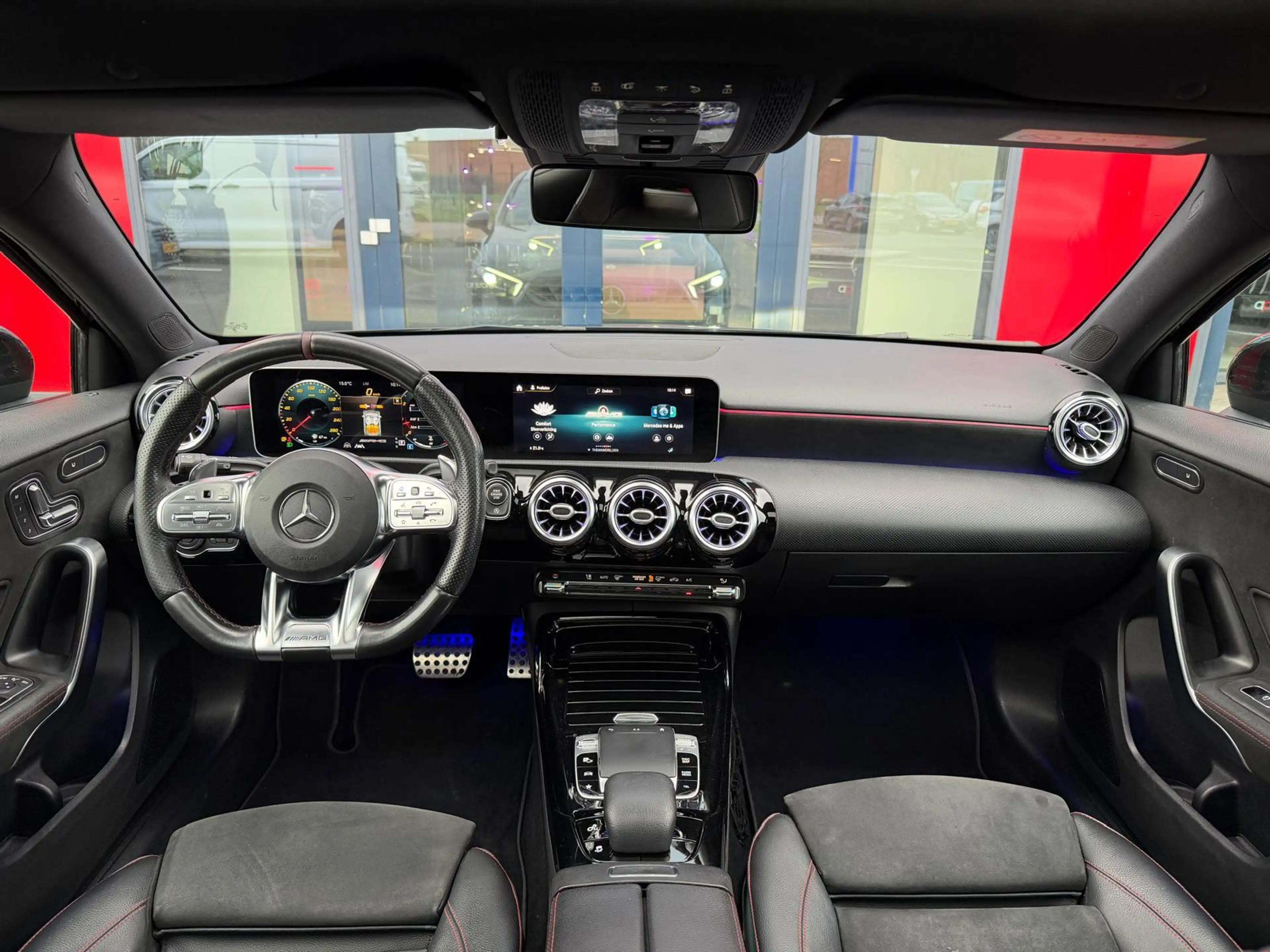 Mercedes-Benz A 35 AMG 4MATIC Edition 1 — photo 11