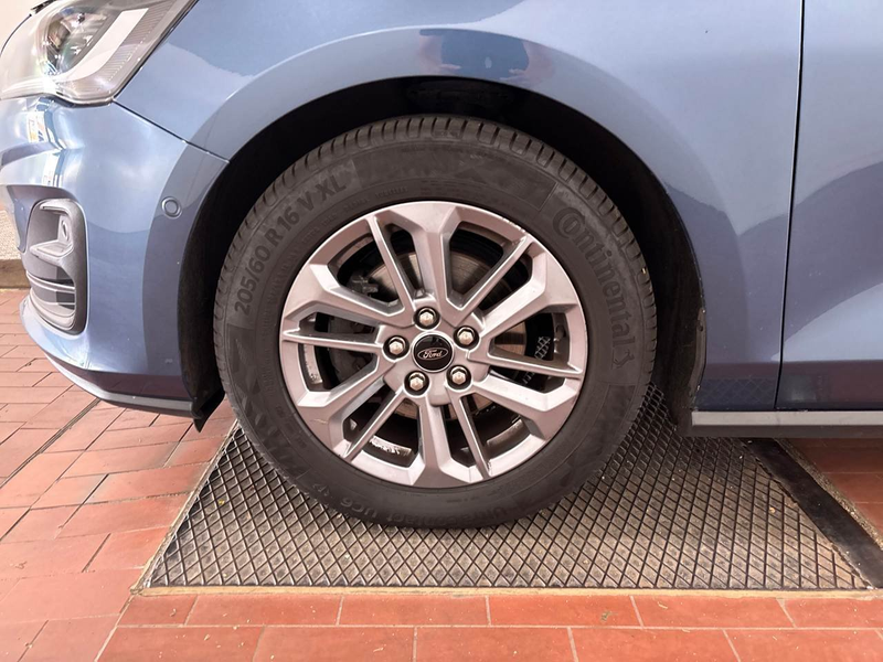 Ford Focus Turnier 1.5 EcoBlue Titanium SpoSi Key LED — photo 12