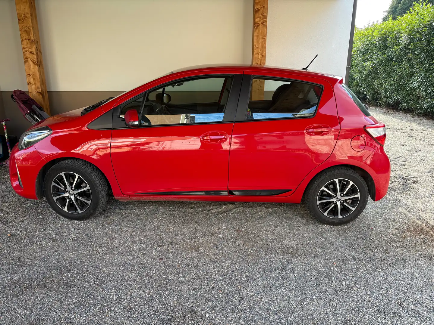 Toyota Yaris Yaris III 2017 5p 1.5h Active my18 Rosso - 2
