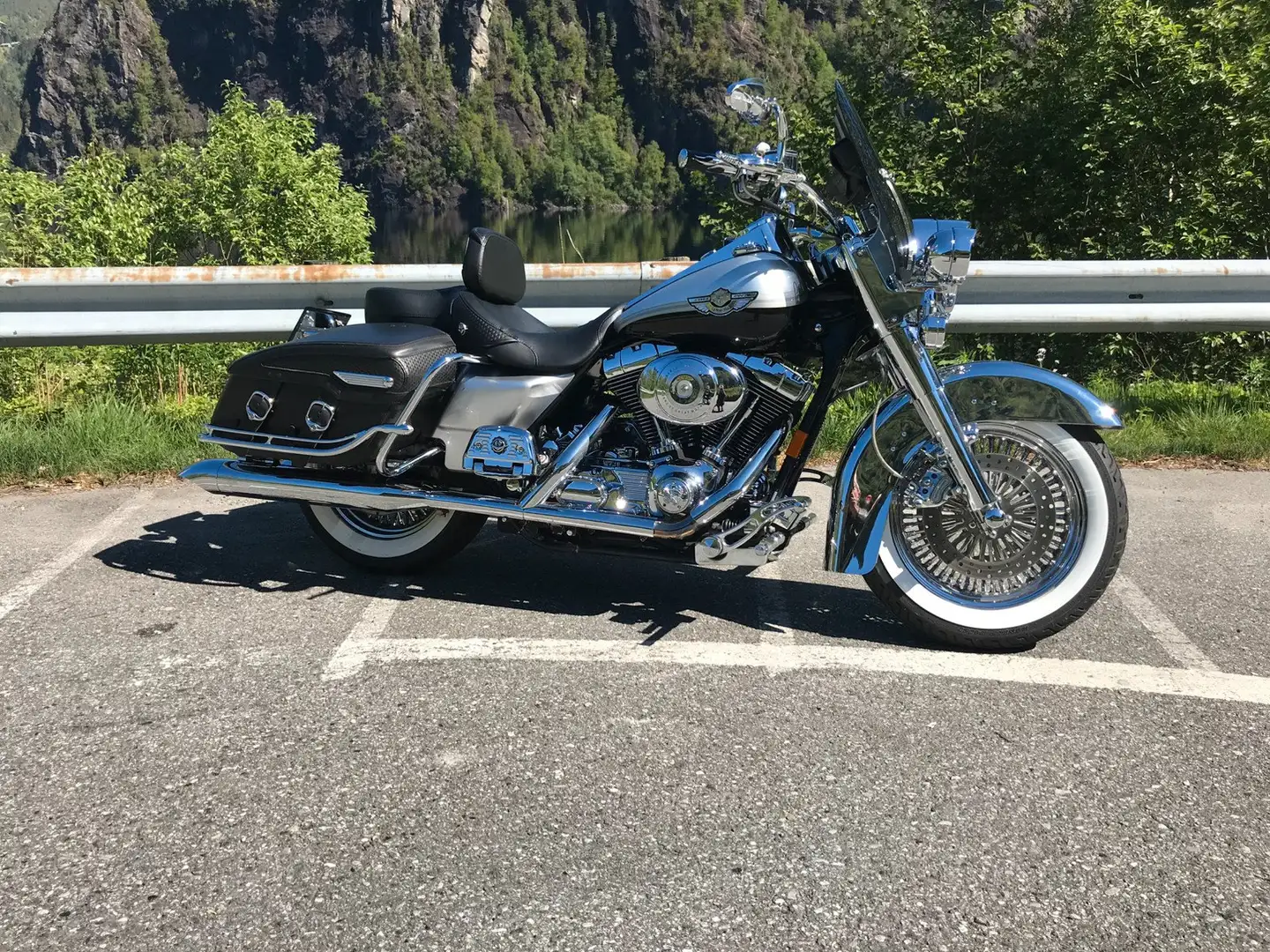 Harley-Davidson Road King Classic Plateado - 2