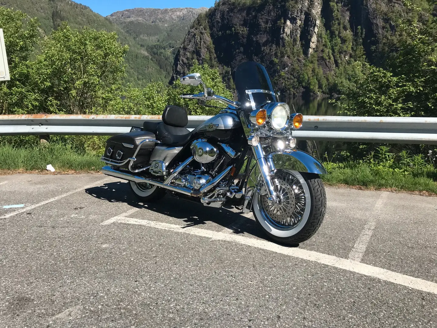 Harley-Davidson Road King Classic Plateado - 1