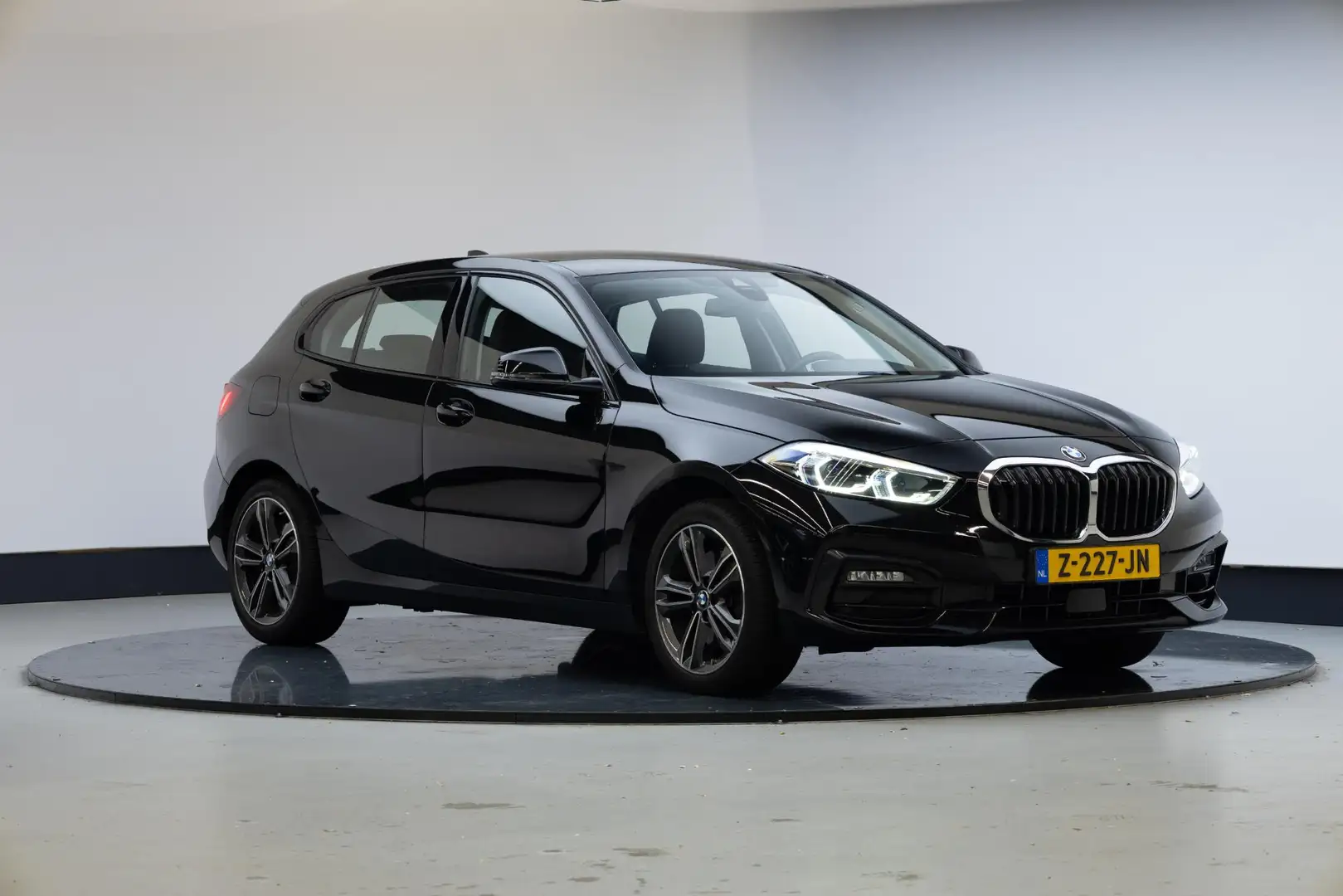 BMW 118 1-serie 118i Executive Zwart - 1