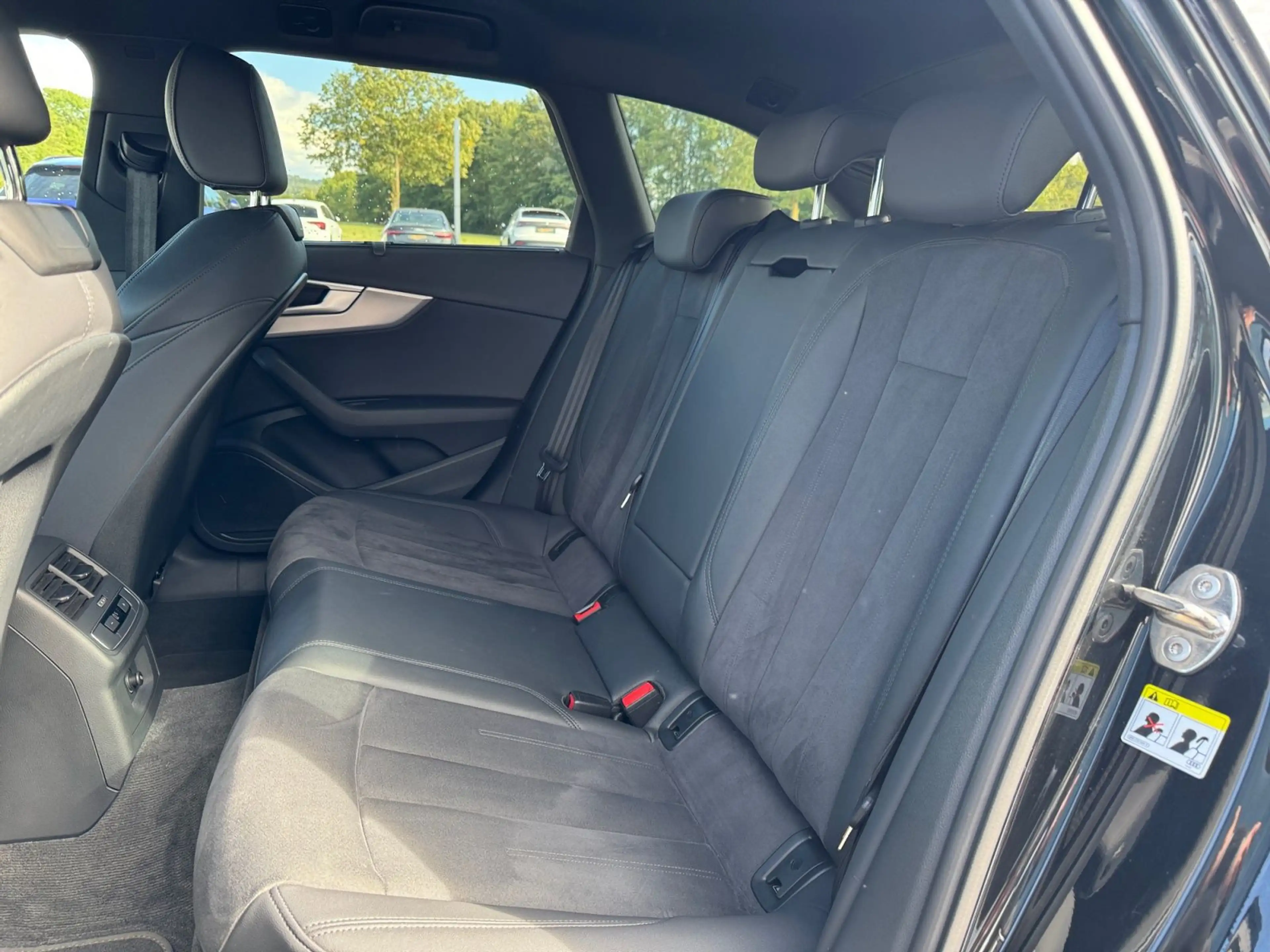 Audi A4 allroad 40 TDI q. S-Tronic LED Navi CarPlay — photo 13