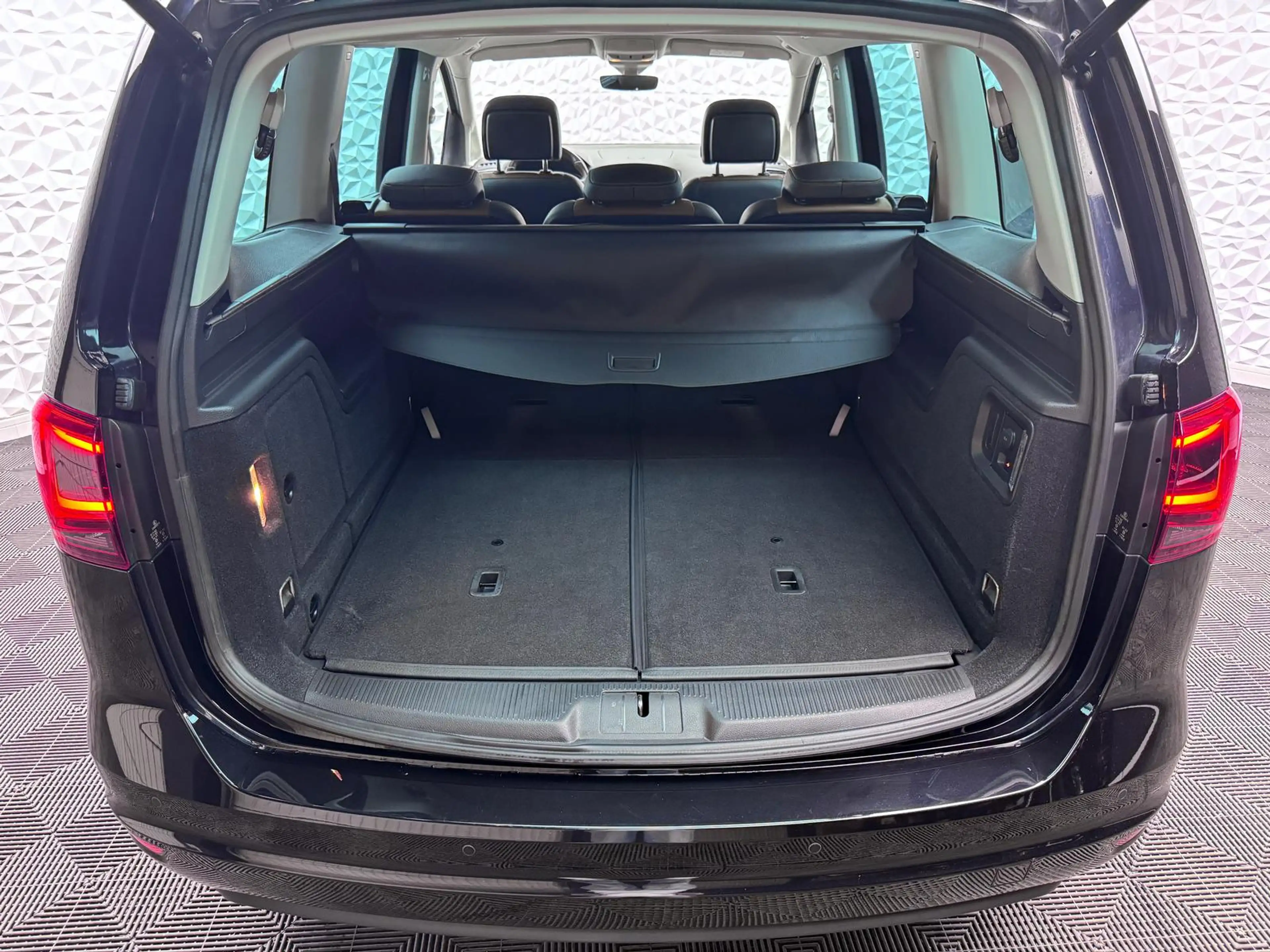 SEAT Alhambra 2.0 TDI*4DRIVE*7-SITZ*DCC*E-ST*STHZG*MASSAGE*AHK — photo 15
