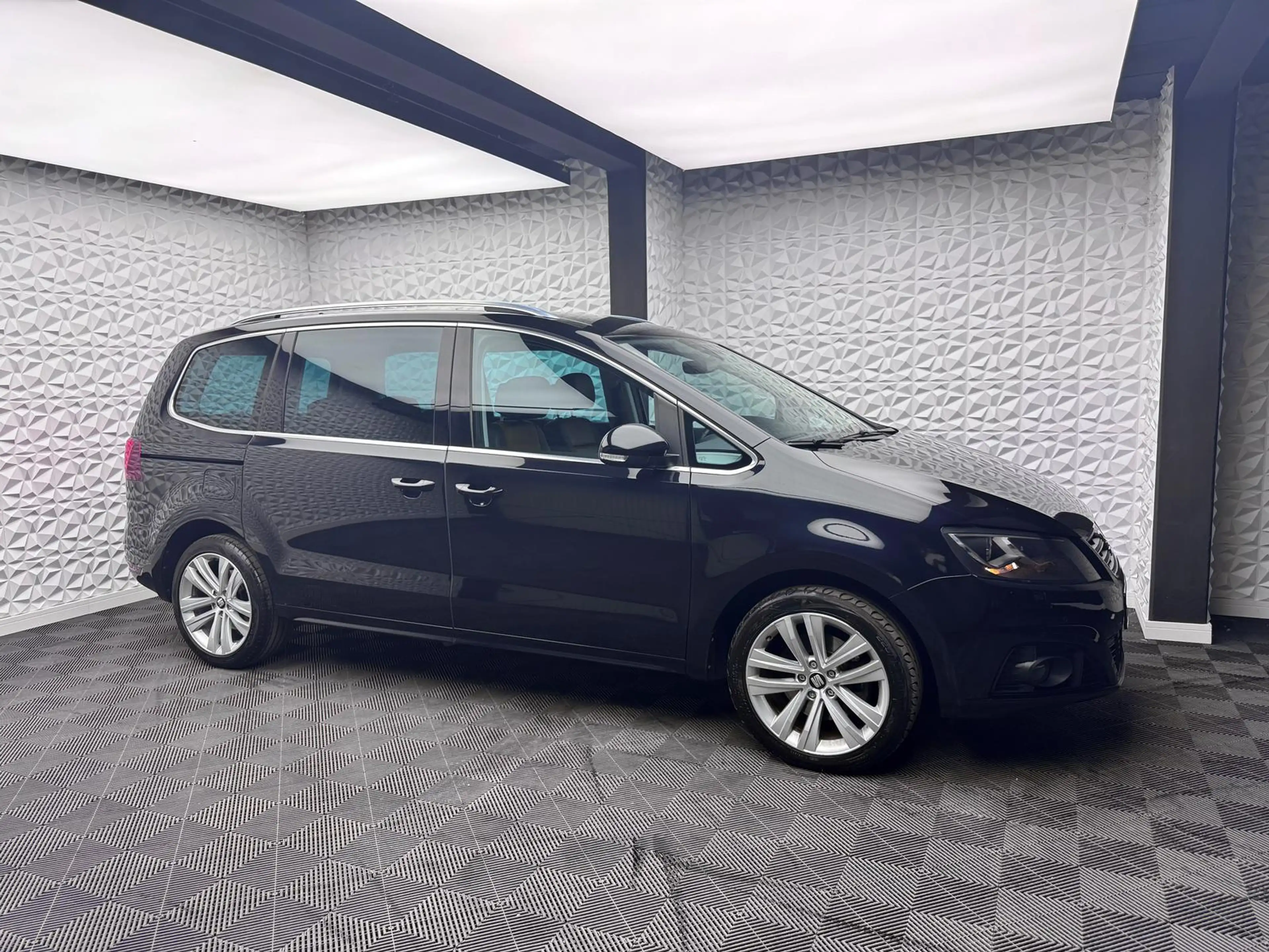 SEAT Alhambra 2.0 TDI*4DRIVE*7-SITZ*DCC*E-ST*STHZG*MASSAGE*AHK — photo 4