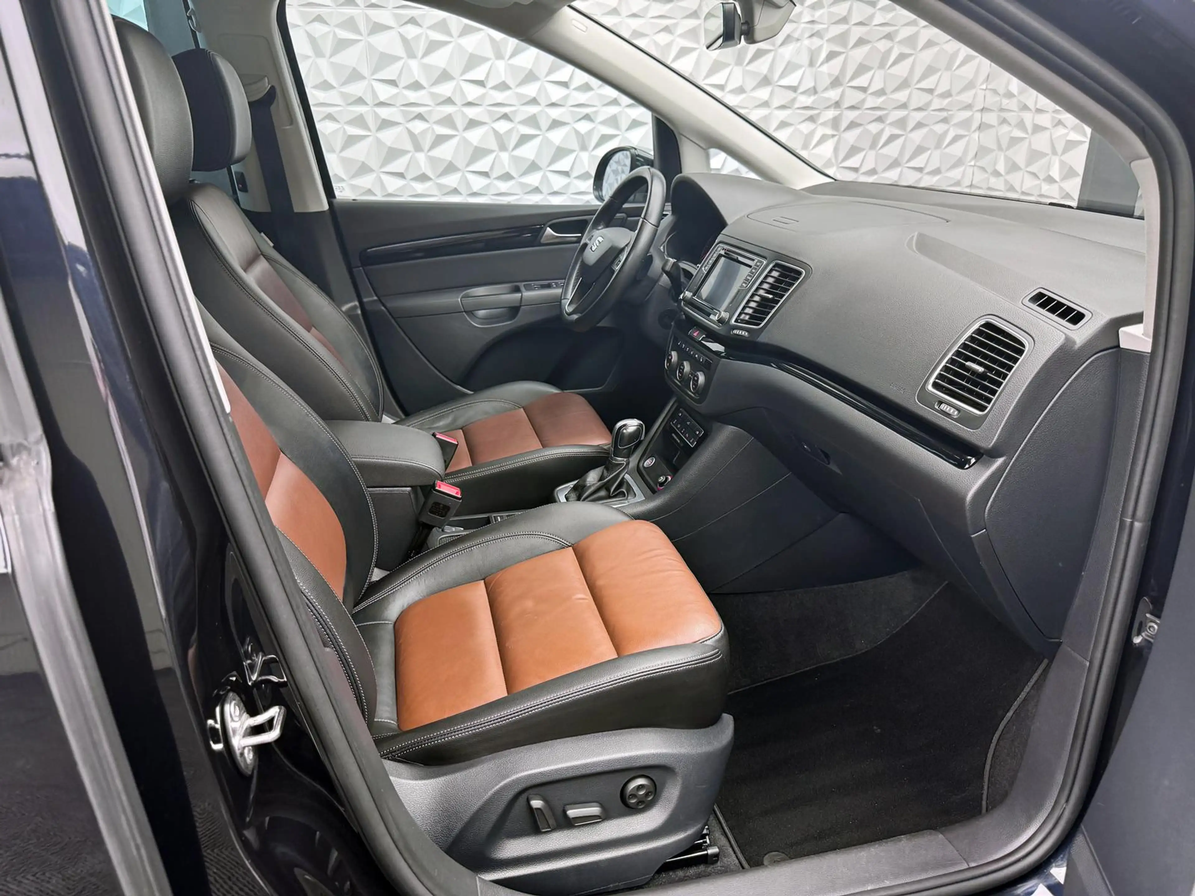SEAT Alhambra 2.0 TDI*4DRIVE*7-SITZ*DCC*E-ST*STHZG*MASSAGE*AHK — photo 9