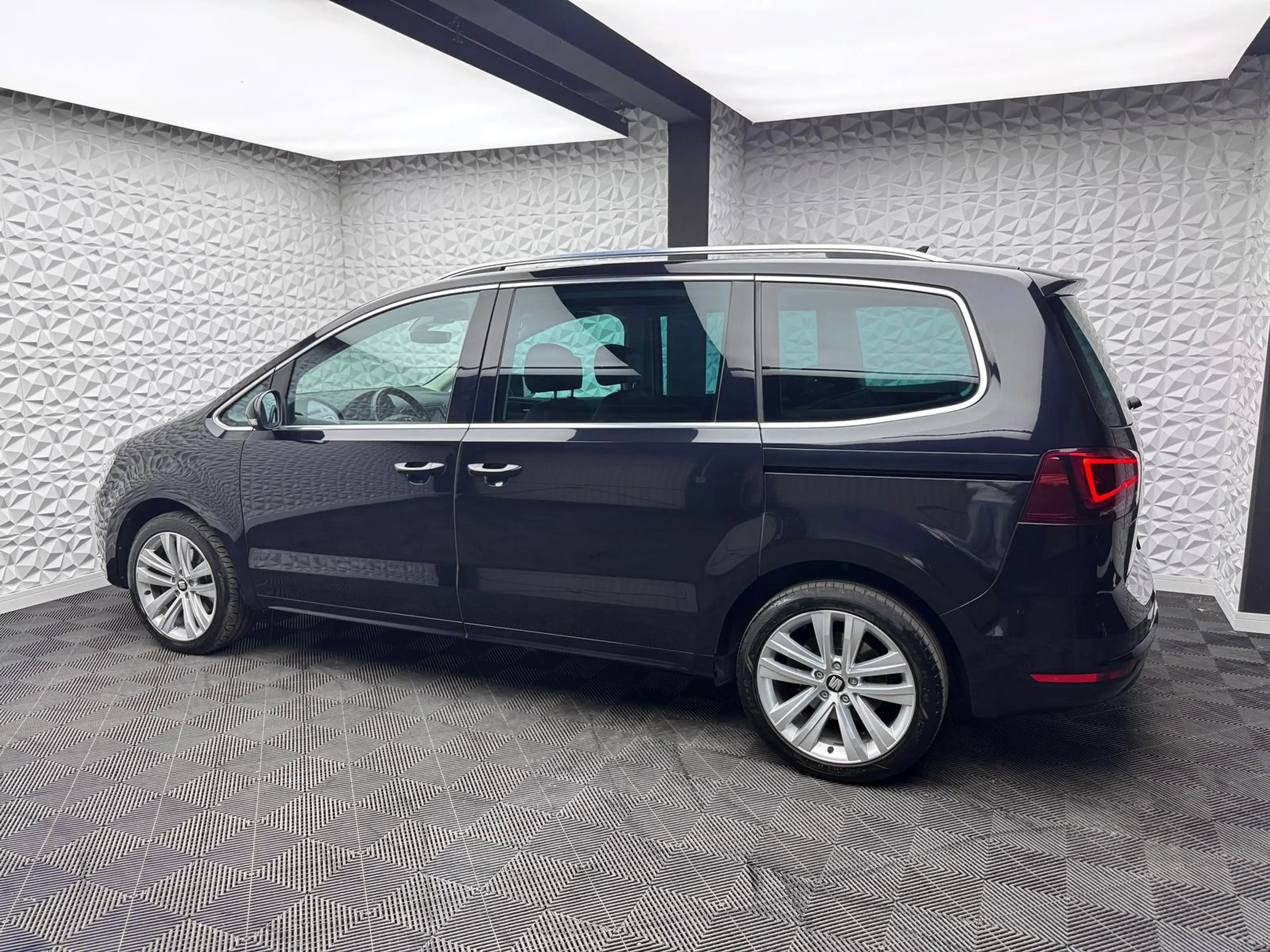 SEAT Alhambra 2.0 TDI*4DRIVE*7-SITZ*DCC*E-ST*STHZG*MASSAGE*AHK — photo 5