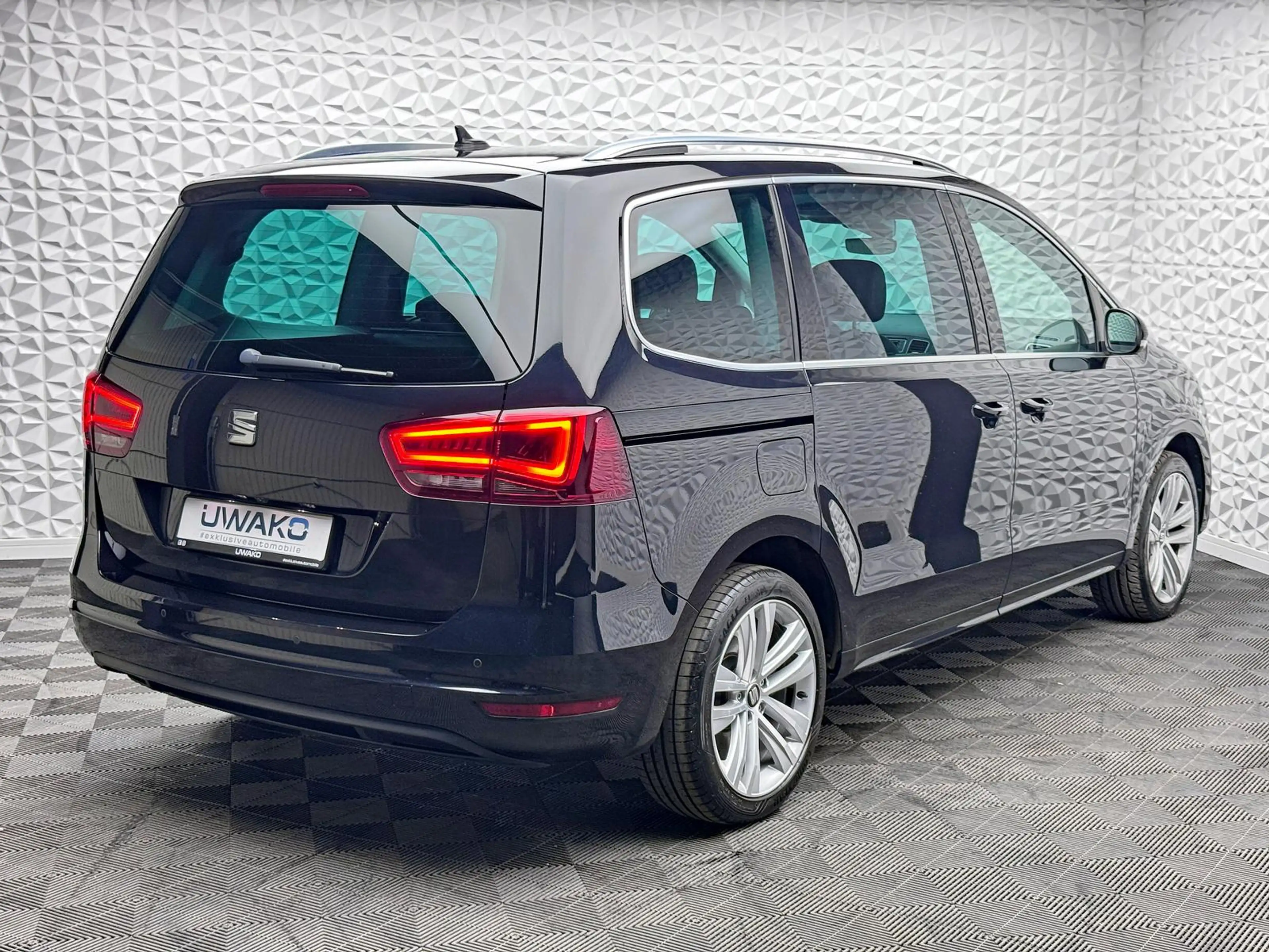 SEAT Alhambra 2.0 TDI*4DRIVE*7-SITZ*DCC*E-ST*STHZG*MASSAGE*AHK — photo 3