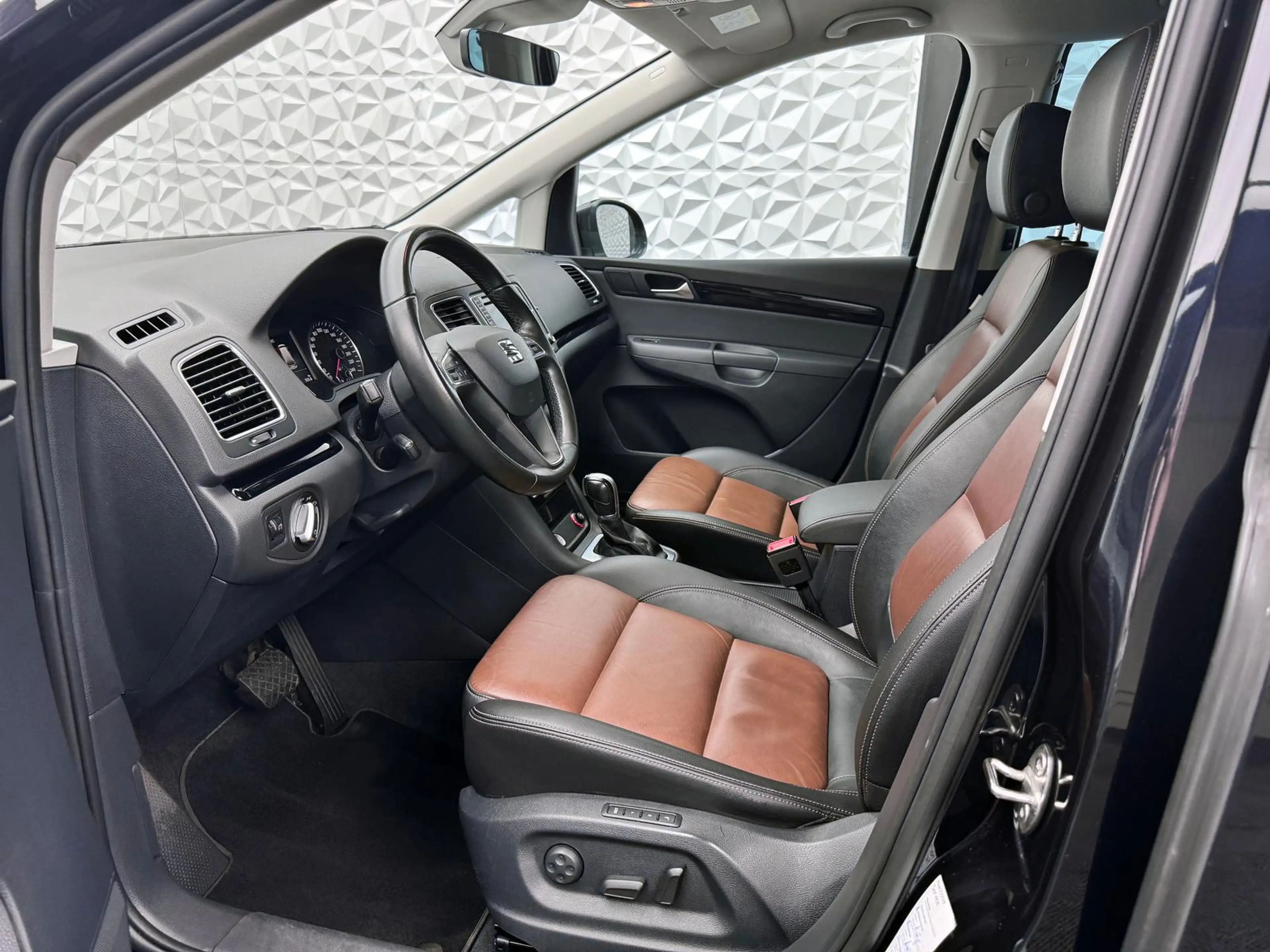 SEAT Alhambra 2.0 TDI*4DRIVE*7-SITZ*DCC*E-ST*STHZG*MASSAGE*AHK — photo 7