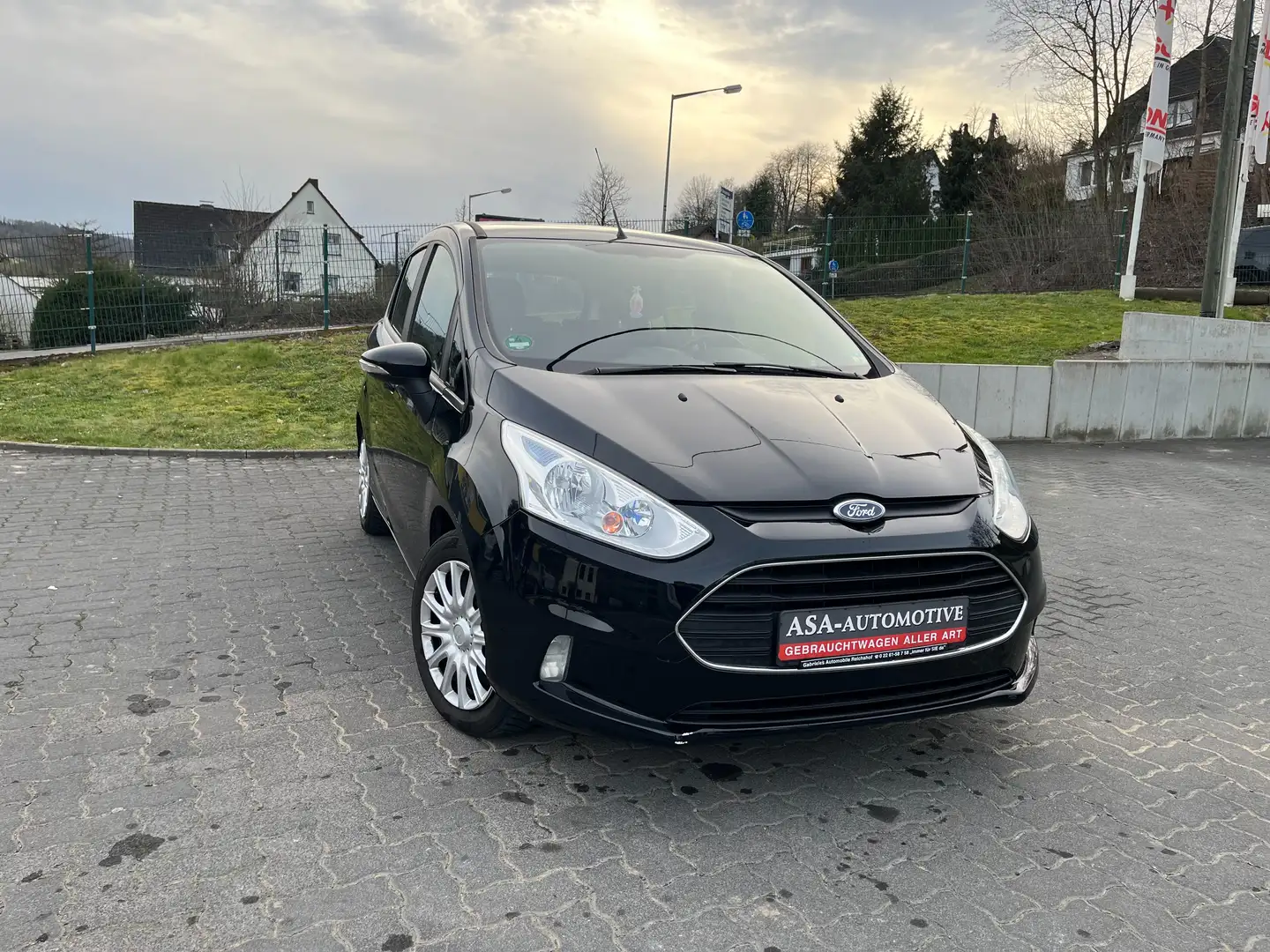 Ford B-Max Trend crna - 2