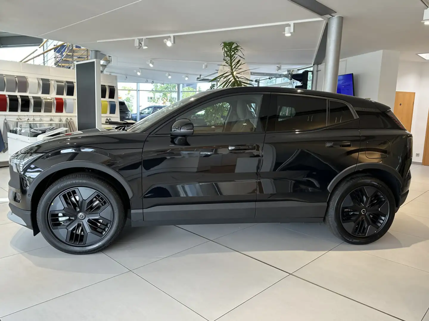 Volvo EX30 Cross Country Ultra Twin Motor Performance Noir - 2