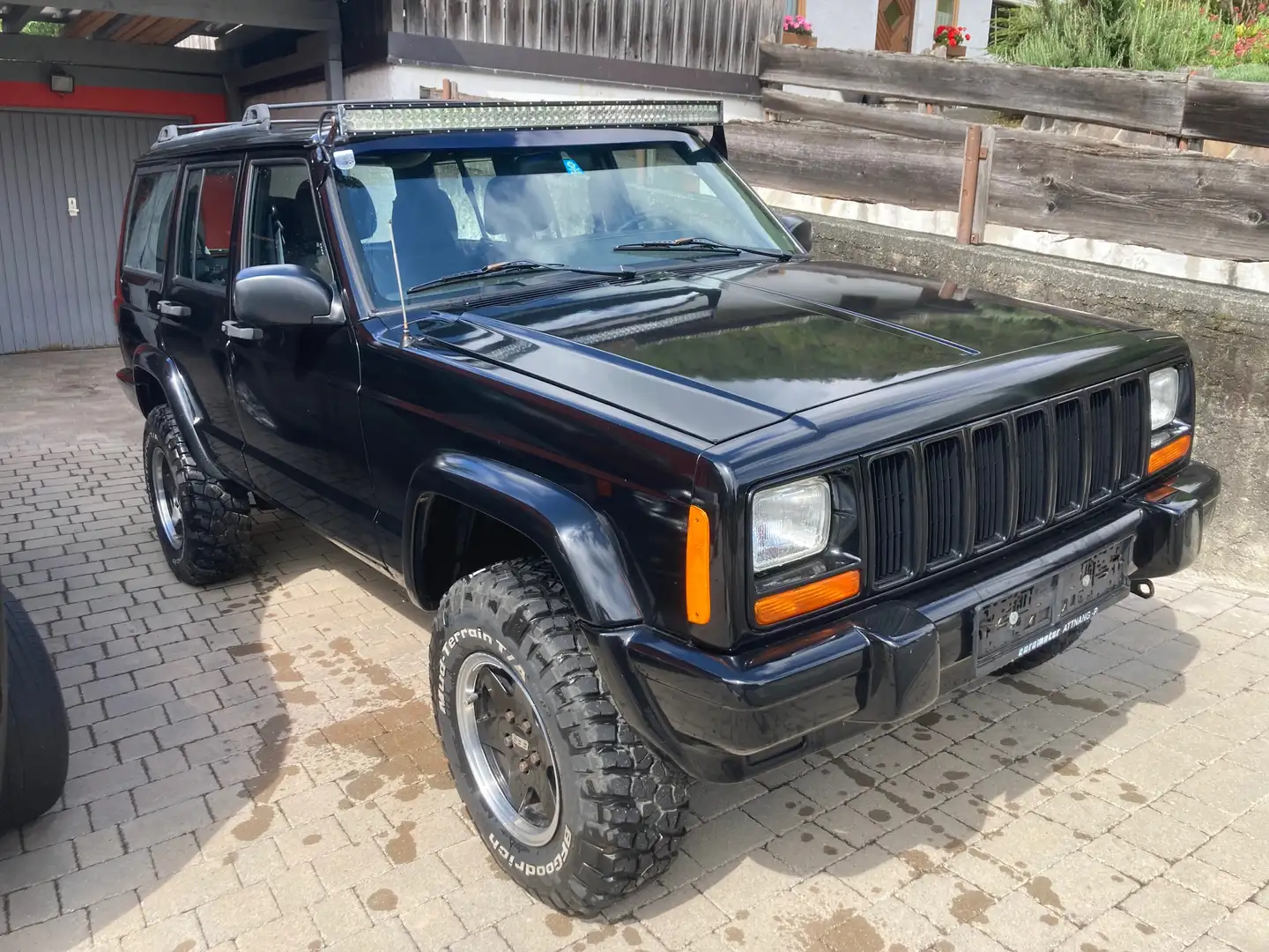 Jeep Cherokee Cherokee Classic 2,5 TD Schwarz - 1