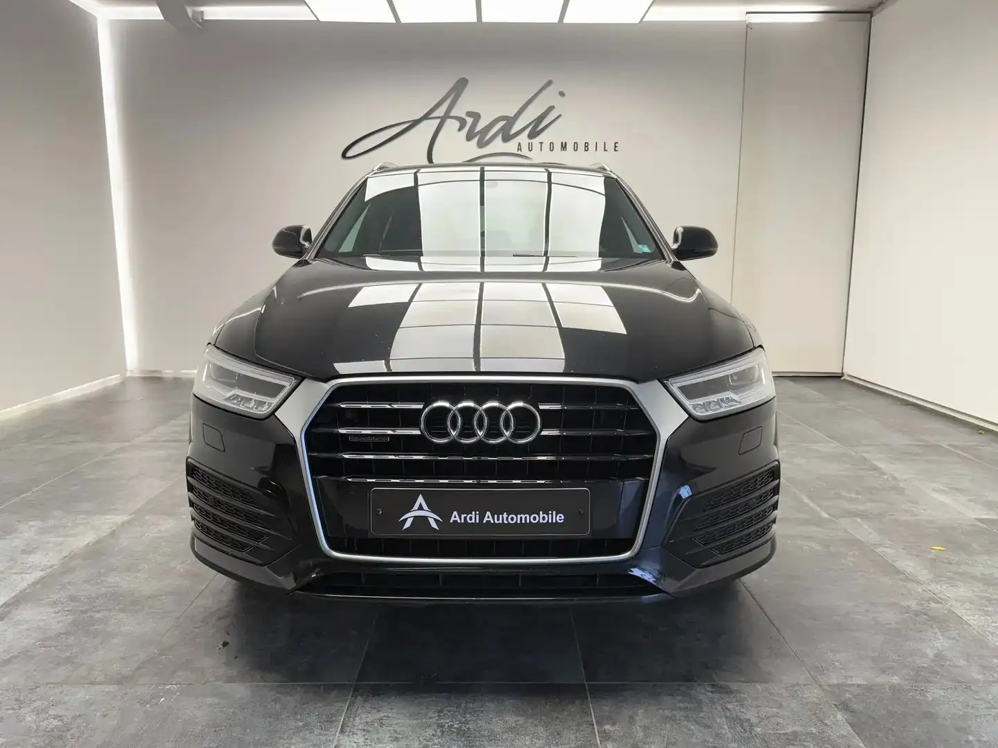Audi Q3 2.0 TDi Quattro *S LINE*SIEGE CHAUFF*1ER PROPRIO* Noir - 2