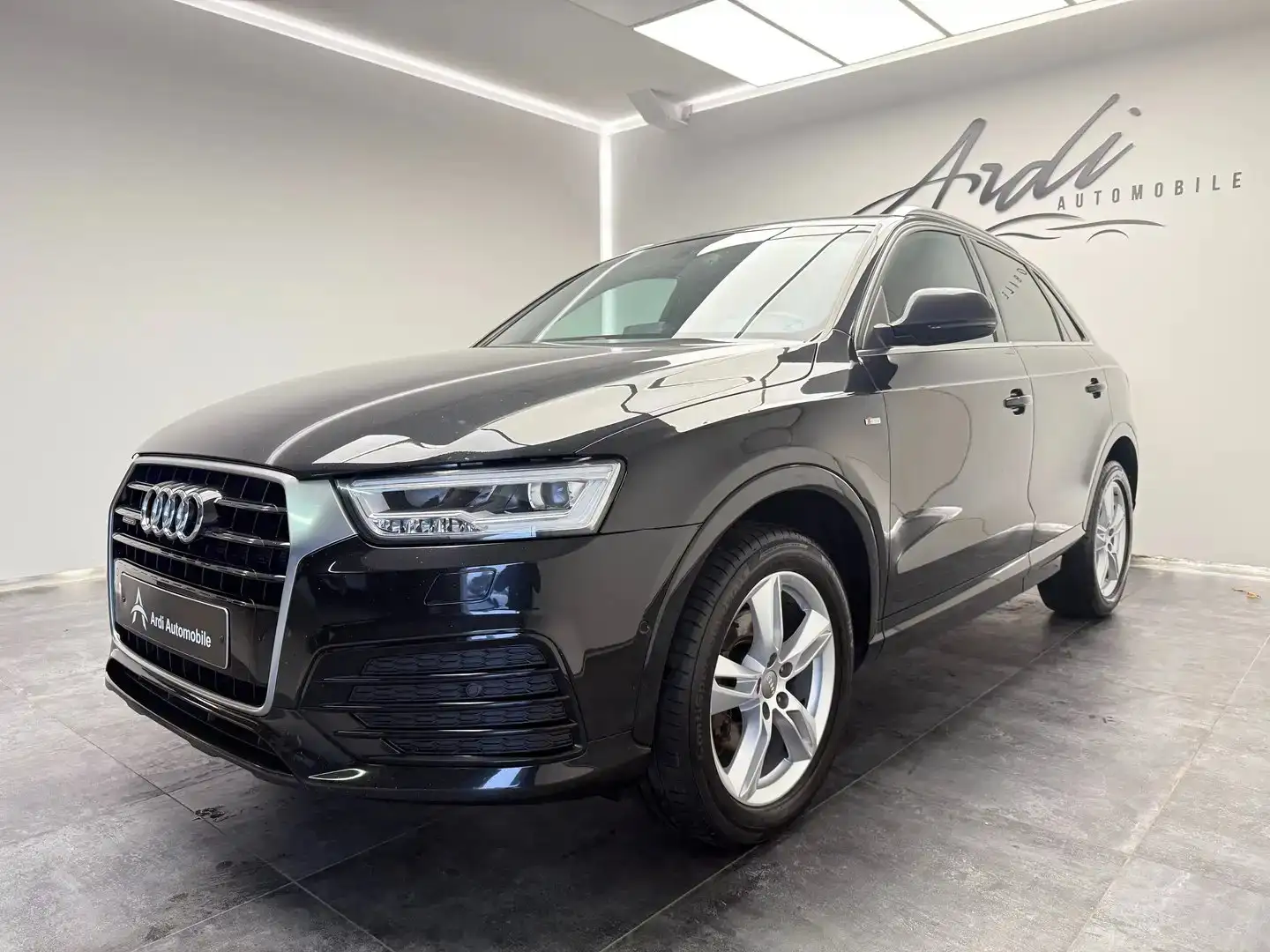Audi Q3 2.0 TDi Quattro *S LINE*SIEGE CHAUFF*1ER PROPRIO* Noir - 1