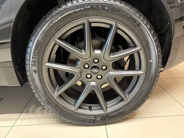 Land Rover Range Rover Velar view 10