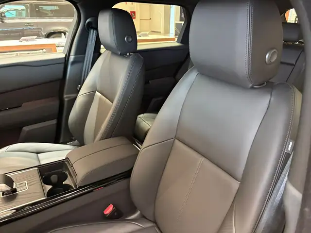 Land Rover Range Rover Velar view 8