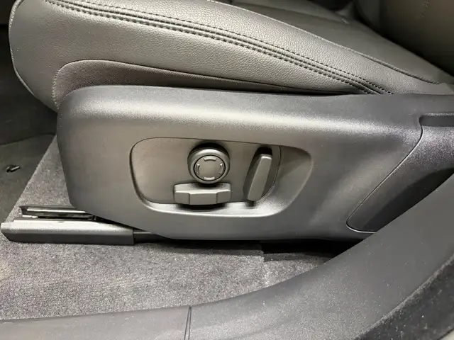 Land Rover Range Rover Velar view 12
