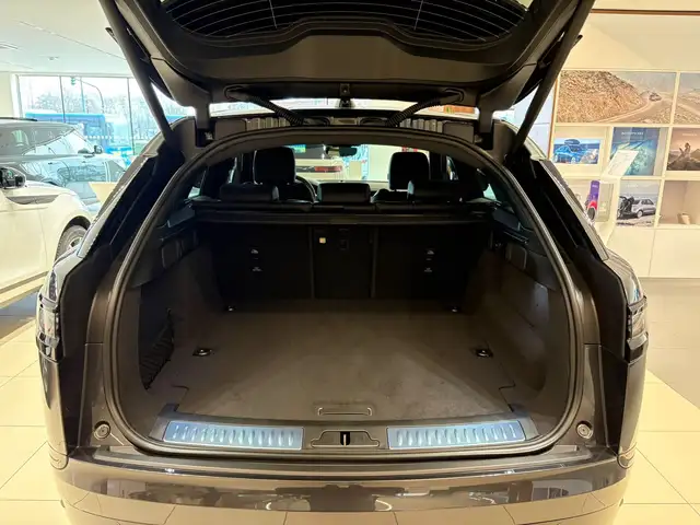 Land Rover Range Rover Velar view 9