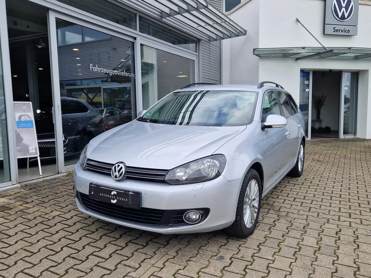 Volkswagen Golf Variant Golf Variant 1.6 TDI DPF BlueMo/Parktronic*Temp* Srebrny - 1