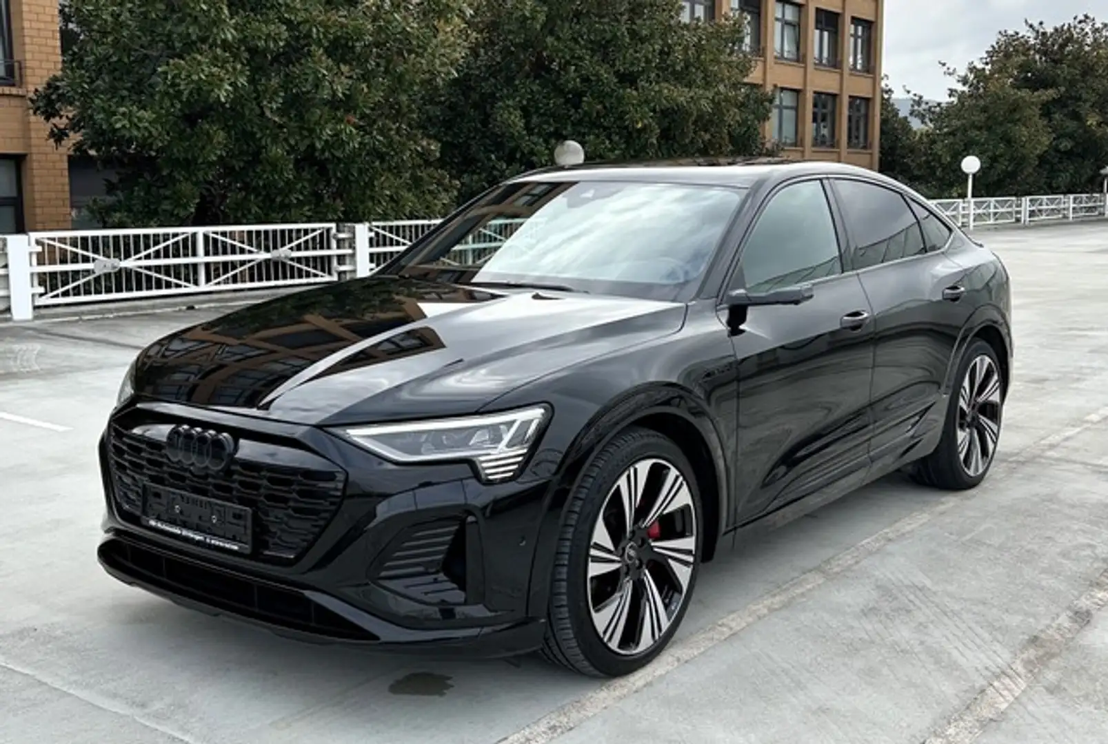 Audi Q8 e-tron Sportback 55 quattro S line NP:121T¤ Schwarz - 1