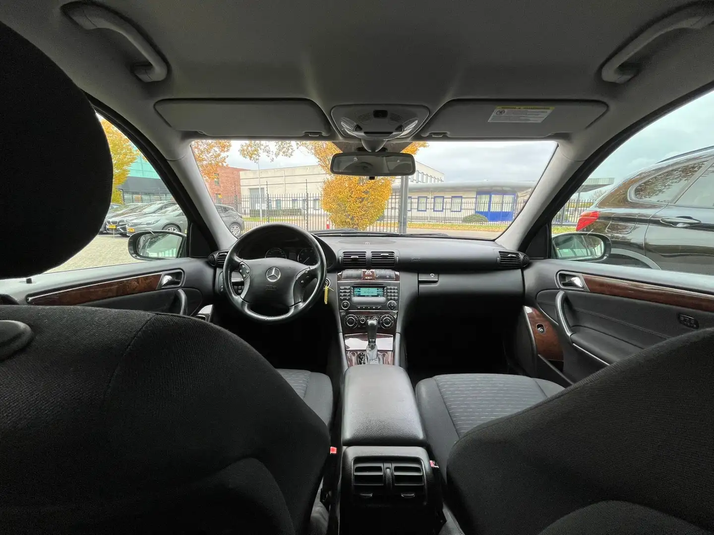 Mercedes-Benz C 180 K. Elegance (Airco, Trekhaak, Inruilkoopje!!!) Zwart - 2