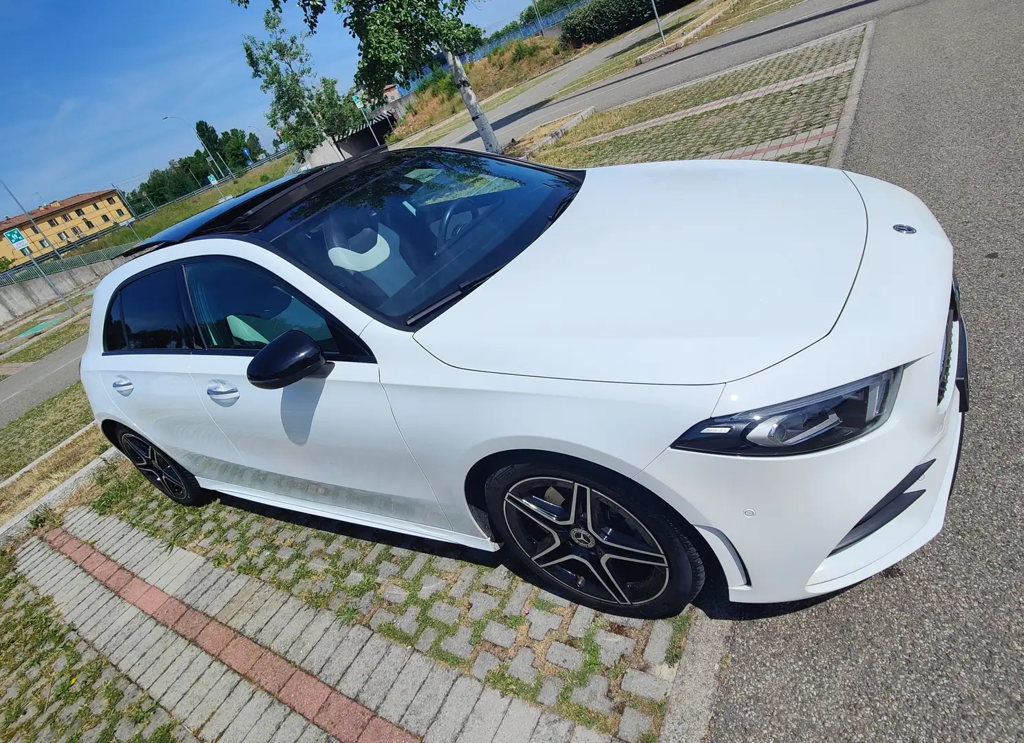 Mercedes-Benz A 180 Classe A - Premium + Luxury Pack e Night edition Blanc - 1