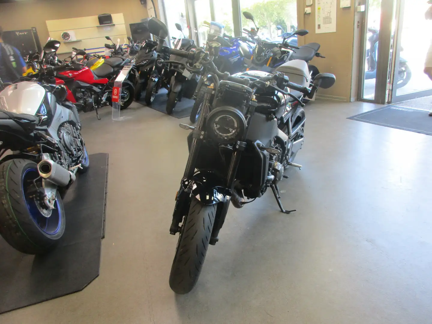 Yamaha XSR 900 Noir - 2