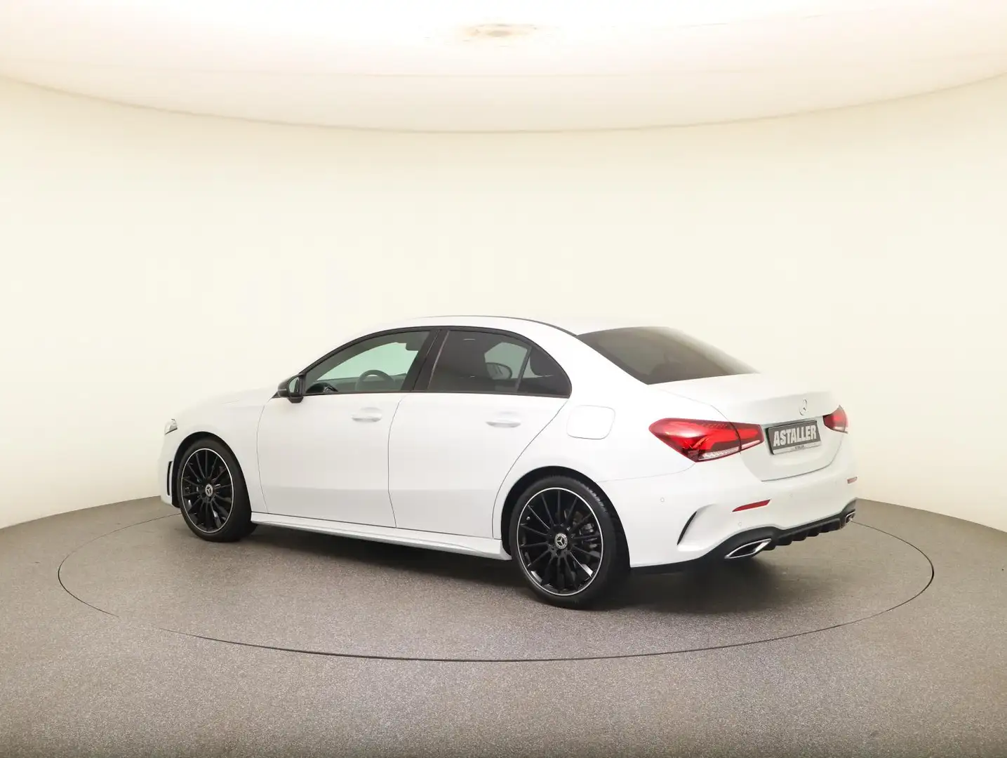 Mercedes-Benz A 200 AMG Line+Night+MBUX+LED+volldigit+PTS+19" White - 2
