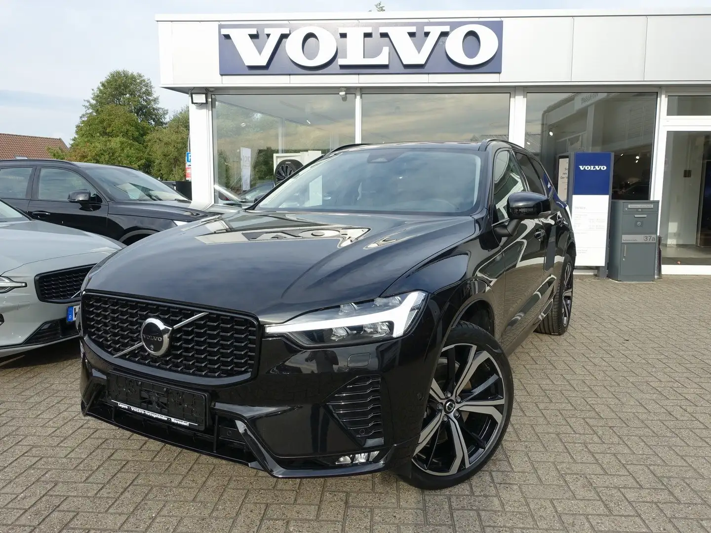 Volvo XC60 Ultra B5 AWD Dark/FourC/AHK/Pano/360°/H&K Zwart - 1
