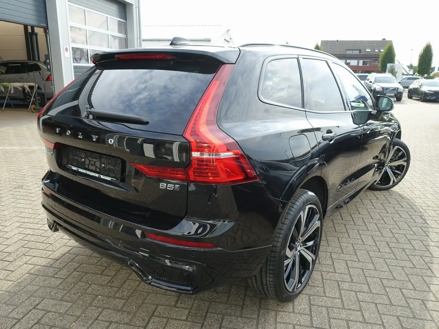 Volvo XC60 Ultra B5 AWD Dark/FourC/AHK/Pano/360°/H&K Zwart - 2