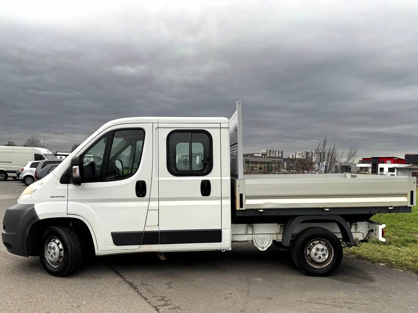 Fiat Ducato Pritsche Doppelk.*7-Sitze*Aut.*Klima*AHK* Weiß - 2