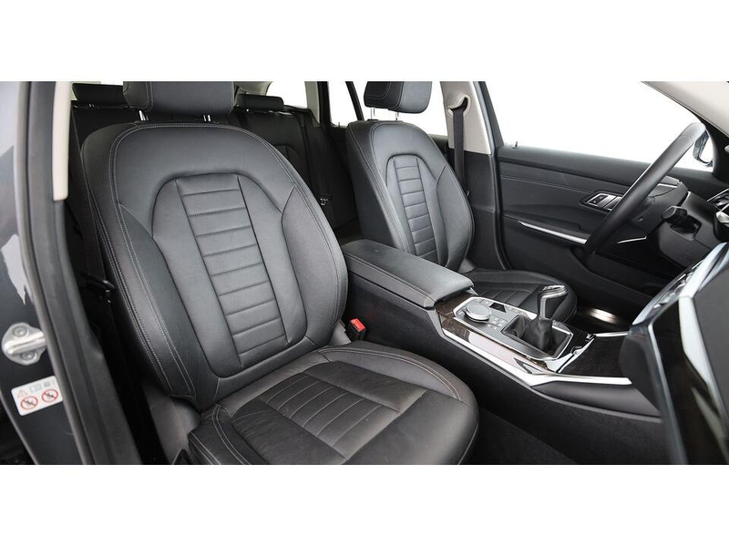 BMW 318 d Touring Luxury Line LED LEDER NAVI SITZHZG — photo 14