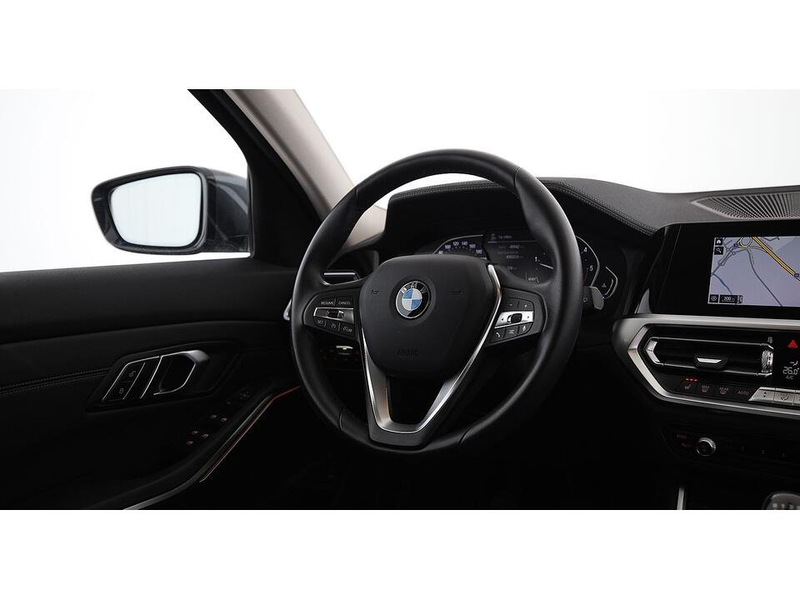 BMW 318 d Touring Luxury Line LED LEDER NAVI SITZHZG — photo 12