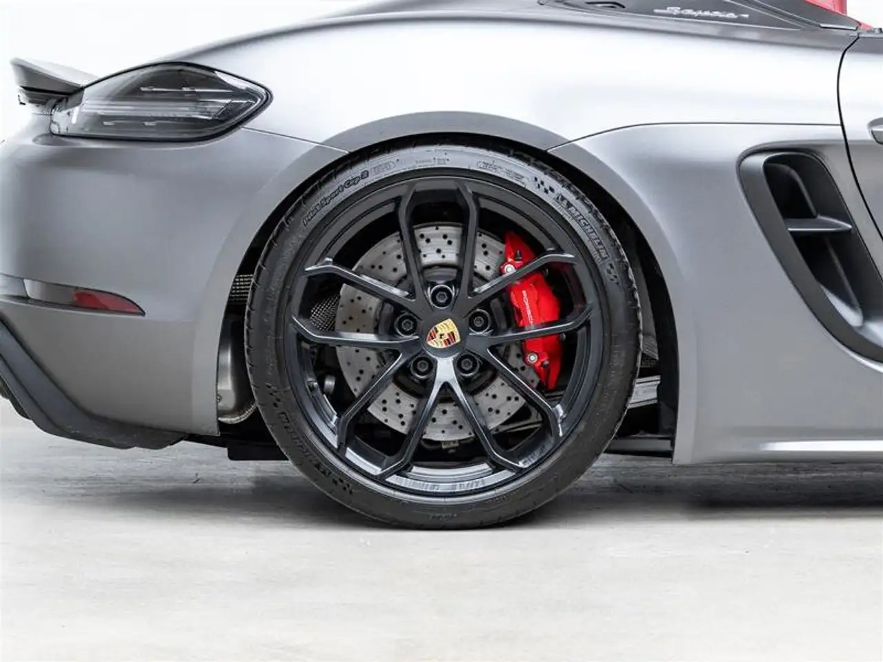 Porsche 718 Spyder снимка Porsche 718 Spyder